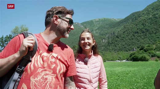 Comedian Manu Burkart unterwegs mit seiner Tochter Alya – mit Audiodeskription