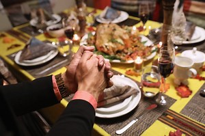 How to handle disagreements during Thanksgiving dinner