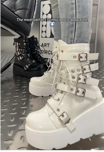 What questions do you have about these boots❓🙋‍♀️#tiktokmademebuyit #fyp #fall #fallfashion #goth #gothboots #gothgirl #gothic