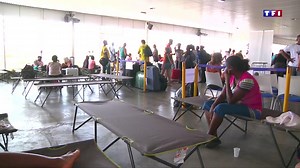 À l’aéroport de Point-à-Pitre entre tension et soulagement