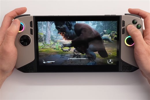 Hands-On with MSI's New Claw 8 AI  Handheld Gaming PC Powered by Intel Lunar Lake