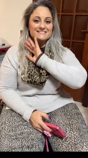 1.6K views · 45 reactions | Come da voi richiesto ecco il tutorial di come oscurare il volto del vostro bimbo quando volete pubblicare un video. Salvate il reel per non dimenticare come si fa. | Roberta Macrì % | Facebook