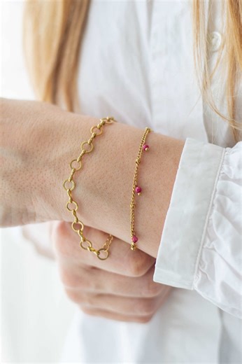 Vous avez loupé notre dernière box ? Retrouvez - vite les bijoux en vente à l’unité sur notre site www.maboxbijoux.com rubrique BOUTIQUE. Nos bijoux sont en acier inoxydable plaqué 3 microns, disponible en version or, argent et rose gold: à vous de choisir votre préférence 🩷 maboxbijoux #boxbijoux #bijouxtendance #bijouxacierinoxydable #bijouxfemme