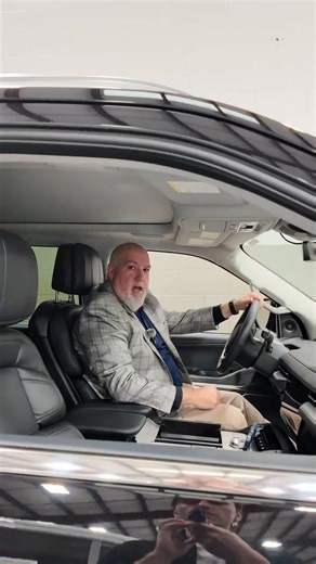 ✈️ Airport driver scams happen every day. Unlicensed drivers, no insurance, no accountability. That’s why professional airport transportation matters. All Star Limousine provides licensed, insured, and monitored airport pickups across NYC and Long Island—so you always know who’s driving you and where you are. | All Star Limo