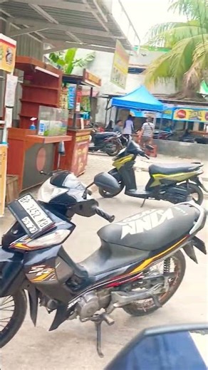 Lewat jalan botania belakang...