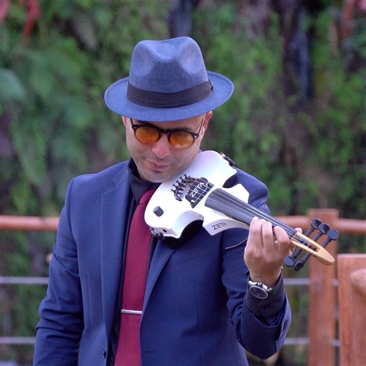 The bride walking down the aisle to her chosen song: Yeshua venue @livingsculpturesanctuary planner @melanie_maher_events #violin #yeshua #wedding #bride #violinist #worship #weddingsong | Frank Lima Violinista