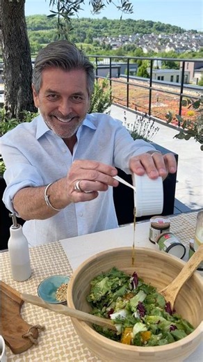 PROBIERT ES EINFACH MAL AUS! Honig-Senf-Dressing a là Thomas #thomasanders #sommersalat #lecker