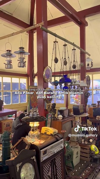 PARAKAN NIGHT FESTIVAL RESMI BUKA! Pasar klitikan, kuliner jadul, barang antik, bazar UMKM, sampai pertunjukan seni—semuanya ada di sini! 📍 Ex Kawedanan • Ex Stasiun Parakan • Taman Kali Gakeh • Jl. Aip Mungkar Ajak teman/keluarga, jangan sampai ketinggalan vibes meriahnya! 🔥 #ParakanNightFestival #EventParakan #WisataParakan #UMKMParakan #KulinerJadul