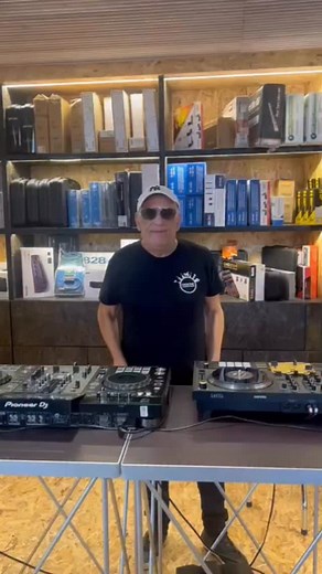 4.3K views · 884 reactions | Cena Spettacolo con Gigione Sabato 15 Novembre ore 21:00 presso il “Ristorante Tommy” in località Casola di Caserta(CASERTA).Per info e prenotazioni:328 021 4509 | Gigione | Facebook