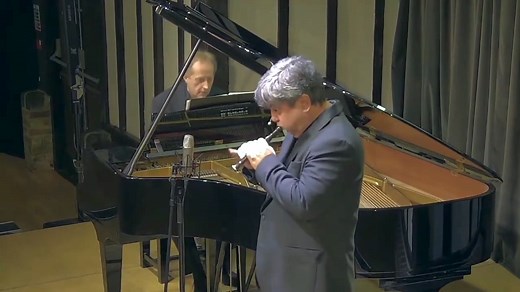 'Flight of the Bumblebee' Played Lightning Fast on a Sopranino Recorder