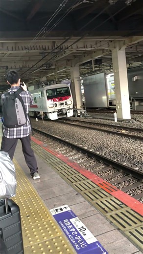 E491系EAST i-EとE353系特急かいじが立川駅で並ぶシーン #鉄道