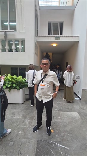 4.9K views · 1.3K reactions | Alibaba Story 2 Di apartemen seperti inilah pada tahun 1999, Jack Ma meyakinkan karyawan dan temannya untuk patungan mendirikan Alibaba. Di saat internet masih blm dikenal di China, Jack Ma bisa dapat kepercayaan dari karyawan2nya. Di apartemen seperti inilah mereka bekerna siang malam dan tidur berhimpitan di matras. Dipastikan Jack Ma jago banget meyakinkan orang. Jangan seorang Jack Ma bisa jual es di kutub. | Helmy Yahya | Facebook