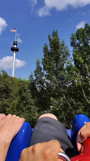 twizzlers twisted gravity Had me begging for my life! Everything about this ride felt off. #twizzlerstwistedgravity #hersheypark #rollercoaster #swingride #themepark | Anjel Entity
