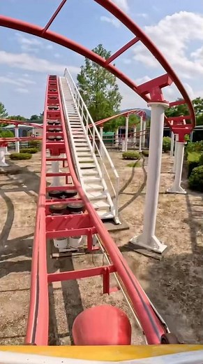 東京ディズニーランドにあるガジェットのゴーコースターと全く同じ機種なのに待ち時間0分で乗れちゃうジェットコースター！ ローラーコースター / とくしまファミリーランド