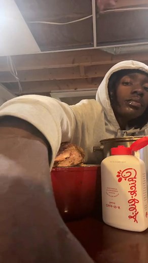 Im jacking i have the strongest teeth in the world dawg WTF🤣🤣🤣 #food #foodtiktok #macncheese #mukbang #homemadefoood #chicfilasauce #eating #bite #teeth #chomp #lamb #meat #demontime #fyp | Momotion