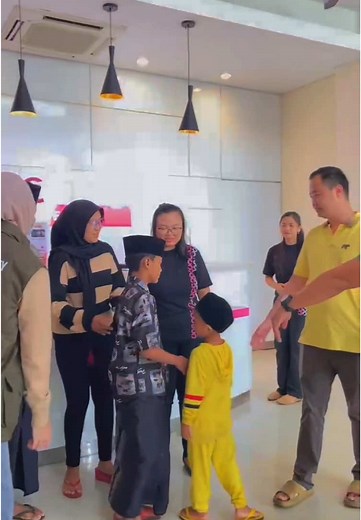 Favehotel Tuban kembali bekerjasama dengan @tubanhumanity untuk memberikan pengalaman staycation yang seru kepada adik Azka, Keyzar dan Nizam di Bulan Ramadhan ini, semoga berkesan dan terus semangat ya 💪🥰 #RamadanKareem #FavehotelTuban #favehoteltubaneastjava #archipelagointernational #favehotel #favetuban