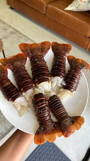 26K views · 121 reactions | Dinner For 6 菱𥉉綾 - Cray Fish 咽 - Fish  - Chicken  - Corn  - Veggies 凌 - Garlic Rolls 稜 I’ll share the lobster and fish recipes during the course of the week. | inspiredbyprisfood | Facebook