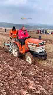 Practice Makes Perfect: Kubota Garden Tractor with Single Furrow Plough