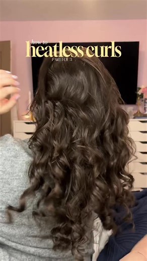 Rachel 🦋 on Instagram: "pt 1 | heatless curls tutorial step by step 🤗 • • • • • #heatlesshair #hairtutorial #heatlesshairstyles #curls #hairstyle Timestamped day in my life vlog, simple work ootd, morning motivation routine, daily vlog reels, cleaning reels inspo, vanilla girl aesthetic, healthy lifestyle reels, what i ate at my 8-5, relatable vlog, get dressed with me, asmr reels, office life, after work routine, 5-8 after work routine, productive vlog reels, asmr aesthetic reels"