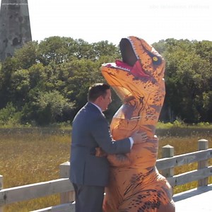 If you need a laugh today, here you go. http://abc7.la/2kuA1UH | On The Red Carpet