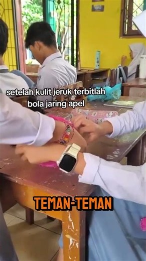 use apple wrappers to make balls