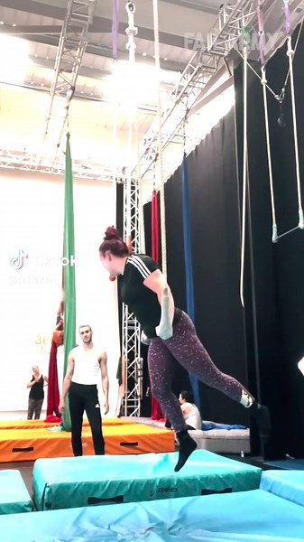 trapeze traps pants easy 😂🫣 #trapeze #fail | DIY Pants Ideas