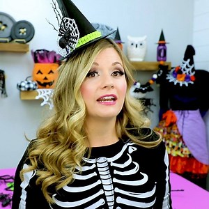 These free templates come in THREE mini sizes so you can make the perfect mini witch hat! Grab the free pdf and SVG files here - https://www.fleecefun.com/diy-mini-witch-hat-no-sew-free-pdf-and-svg/ | Fleece Fun | Facebook