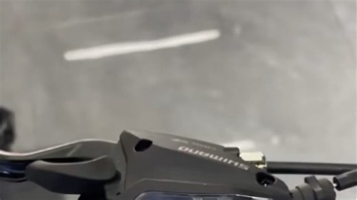 车身结构轻盈扎实，变速顺滑精准，操控灵活稳健，搭载XDS系统提升过弯稳定性，完美契合骑行爱好者对公路车的驾驭需求，畅享每一次疾驰乐趣。