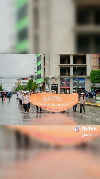 Desfile por Semana Universitaria: Todos Bonitos 💙✨