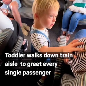 This toddler walks down a train aisle and greets every passenger and it's the most heartwarming video you will see today ❤️ Read more 👉 https://trib.al/Djpdjhi | Metro