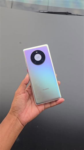 Huawei Mate 40 Pro Global Version 256G at $189 with Free Accessories