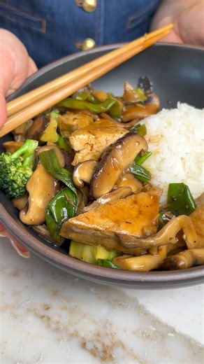 Need an easy and delicious dinner? Try this Tofu Mushroom Stir Fry 🍄‍🟫🌱🍚 This Tofu Mushroom Stir Fry uses straightforward ingredients and simple techniques to deliver big flavor! Hearty chunks of meaty pan-fried tofu, a medley of earthy mushrooms, and broccoli florets are cooked in one pan, then tossed in an easy (but complex-tasting) stir fry sauce. At the end of the day, this tofu stir fry is easy to make and super customizable – put your own spin on it using your favorite veggies, throw i