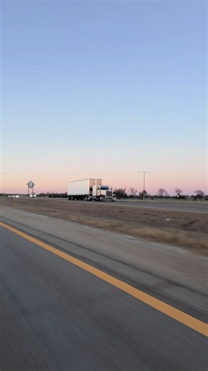 Exploring the Peterbilt Flattop Trailer