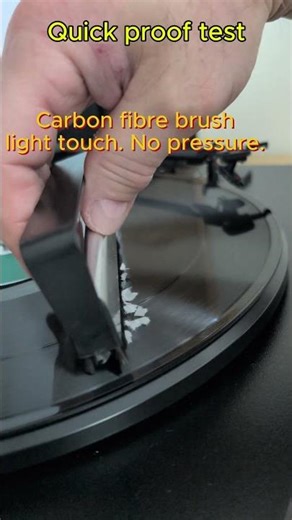 Carbon Fibre Brush “Proof Test”: Static Lifts Dust (15s Routine)