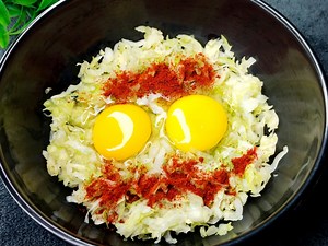 88K views · 646 reactions | এখন যে এইভাবে রান্না করবে,,পরিবারের সবাই আর খাওয়া জন্য ডাকতে হবে না আগে থেকেই বসে থাকে⁉️ #cookingwithjuli #viralpost2024 #PostViral #viral #cooking #recipes #trending #food #homemade #cookingtime #eatingshow #banglavlog #virals #banglavlog ##eggs #eatingshow #viralvideo | Cooking with Juli | Facebook