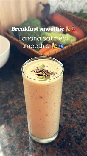 Chef Samy on Instagram: "Breakfast - Banana oatmeal smoothie 🍌 Recipe 👇🏻 • • • Banana - 1banana Oats - 2scoop Soaked almond - 5nuts Soaked walnuts - 5nuts Soaked Black raisin - 10raisin Soaked dates - 5dates • • Topping mixed seeds - 1tsp Nuts and dry fruits soaked overnight • • #breakfast #smoothie #smoothies #smoothieoftheday #breakfastsmoothie #breakfast #bananasmoothie #oatmeal"