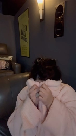 25K views · 134 reactions | Io, amante dei film horror, ogni volta che ne guardo uno. 臘‍♀️ n.b.: nonostante ciò, continuo imperterrita. 路‍♀️ . . . #filmhorror #comicità #funny #videodivertenti | Makeup Delight | Facebook