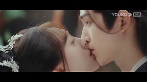 王妃当众主动亲吻王爷，不惜一切代价讨他欢心！🥰 I kiss my bossy husband deeply to coax him when he doubts my love for him! #PartForEver #婉婉如梦霄 #CaiZhengjie #JiangYuanyarong #蔡正杰 #蒋袁娅蓉 #YOUKU #优酷 | 优酷Youku