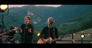 Notre nouveau chant de louange - AMOUR PARFAIT - est disponible sur YouTube 🌿✨nous espérons qu’il soit une bénédiction pour vous https://youtu.be/wiI5ZKd8rU0 | Glorious