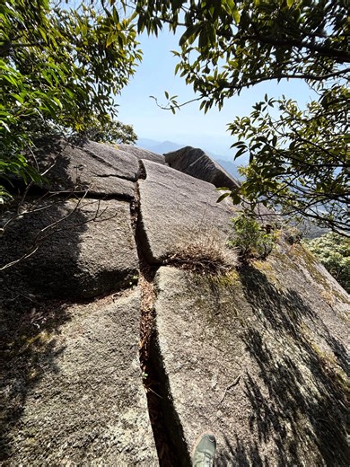 力武司 | 寳満宮竈門神社⛩️ 剣窟へ🙏 今日は英彦山が見えます🧐 #宝満山 #竈門神社 #神奈備山 #霊峰 #剣窟 | Instagram
