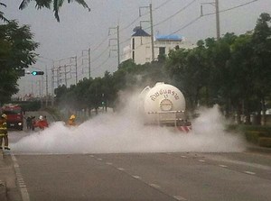 LPG tank leaks after colliding with 18 wheeler