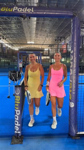 Duppla Roupas Esportivas on Instagram: "LANÇAMENTO ✨ Vem conhecer o nosso novo modelo, que uniu algumas características dos modelinhos que já amamos e ganhou nossos corações 🥰 - top embutido com bojo removível - alças com elástico embutido - recorte vertical nas laterais - babado corte a laser - acompanha short na cor da peça A sustentação dele é incrível, nós já testamos e aprovamos no nosso primeiro treino do ano 🙈 Disponível em 04 cores do P ao GG - preto - malva - rosa pantera - amarelo du