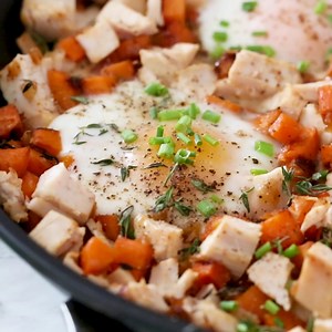 19K views · 1.3K reactions | https://www.skinnytaste.com/skillet-sweet-potato-chicken-hash-with/ This hearty sweet potato hash recipe with chicken and eggs is perfect for breakfast, brunch or breakfast for dinner! | Skinnytaste | Facebook