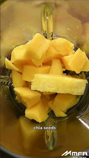 How to Make a Tropical Mango Pineapple Smoothie 🥭🍹 #smoothie #recipe #shorts