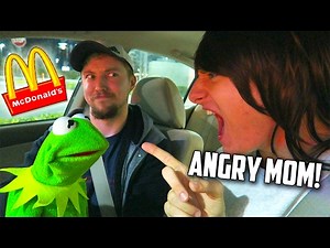 Kermit the Frog & Angry Mom Visit McDonalds Drive Thru!