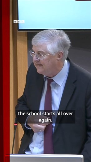 Watch as Mark Drakeford gets angry at a Labour minister as the Welsh government decides to scrap his plans to change the school holidays For more: https://bbc.in/3yKYrQx | BBC Wales News