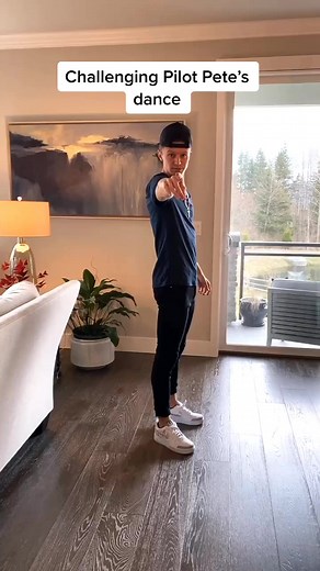 But who did it better? @thepilot_pete 🤷🏼‍♂️ #competition #dance #dancebattle #thebox #pilotpete #fyp #WerkItFromHome #cantdance #thebachelor