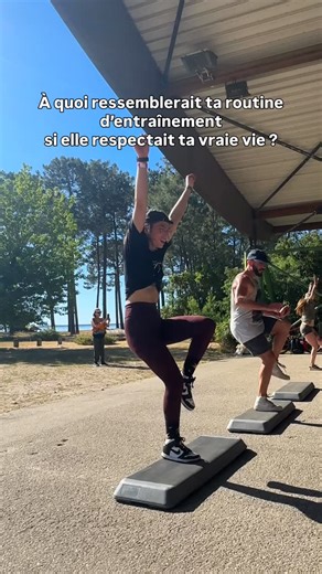 Tiana | Coach sportif 🇫🇷 ✌️ on Instagram: "Pas la routine parfaite sur Instagram. Pas celle que tu fais parce que “il faut”. Pas celle qui coche toutes les cases… sauf la tienne. Mais celle qui te ressemble vraiment ✨ Est-ce que tes séances seraient les mêmes qu’aujourd’hui ? Ou complètement différentes ? Est-ce que la musculation que tu fais actuellement te fait vraiment vibrer 💪 ou est-ce que, au fond, t’aurais plutôt envie d’une activité plus artistique, comme la danse 💃 ? Si tu cours 🏃‍