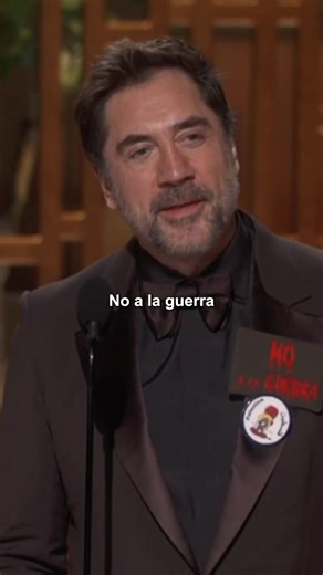 Javier Bardem deja uno de los momentos más contundentes de los Oscar 2026. En pleno directo, el actor español alza la voz con un mensaje claro: “No a la guerra y Palestina libre”. Un gesto valiente que recuerda que, incluso en la noche más grande del cine, también hay espacio para alzar la voz por la paz. #QueVer #Cineentiktok #Oscars #JavierBardem #Oscars2026