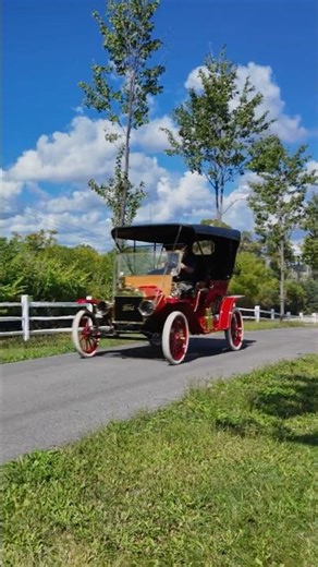 1909 Ford Model T Buzz By! | Volo Museum E19511